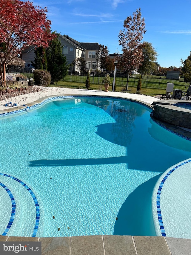 view of swimming pool