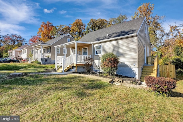 view of front of property featuring a porch and a front yard