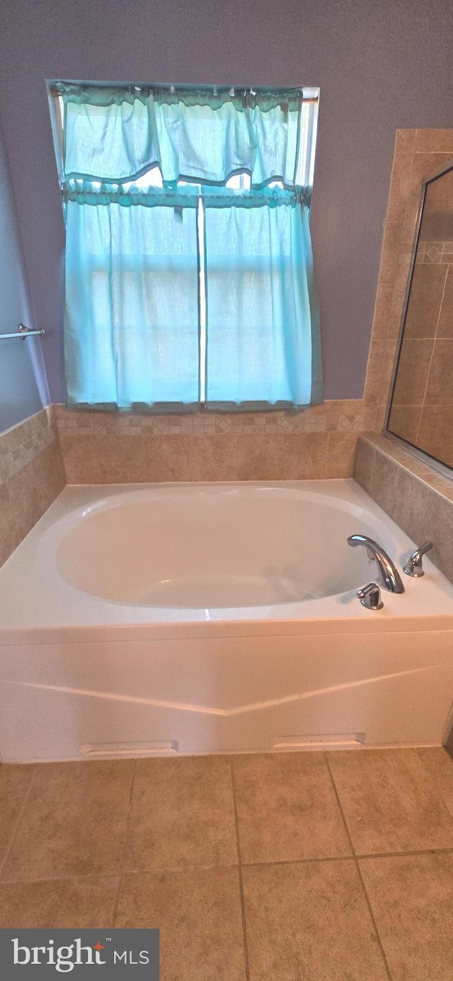 222 Dinwiddie Way, Kearneysville, WV 25430 - full bath featuring healthy amount of natural light, tile patterned floors, and a garden tub
