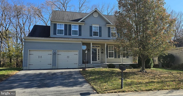 view of front of home featuring a front lawn