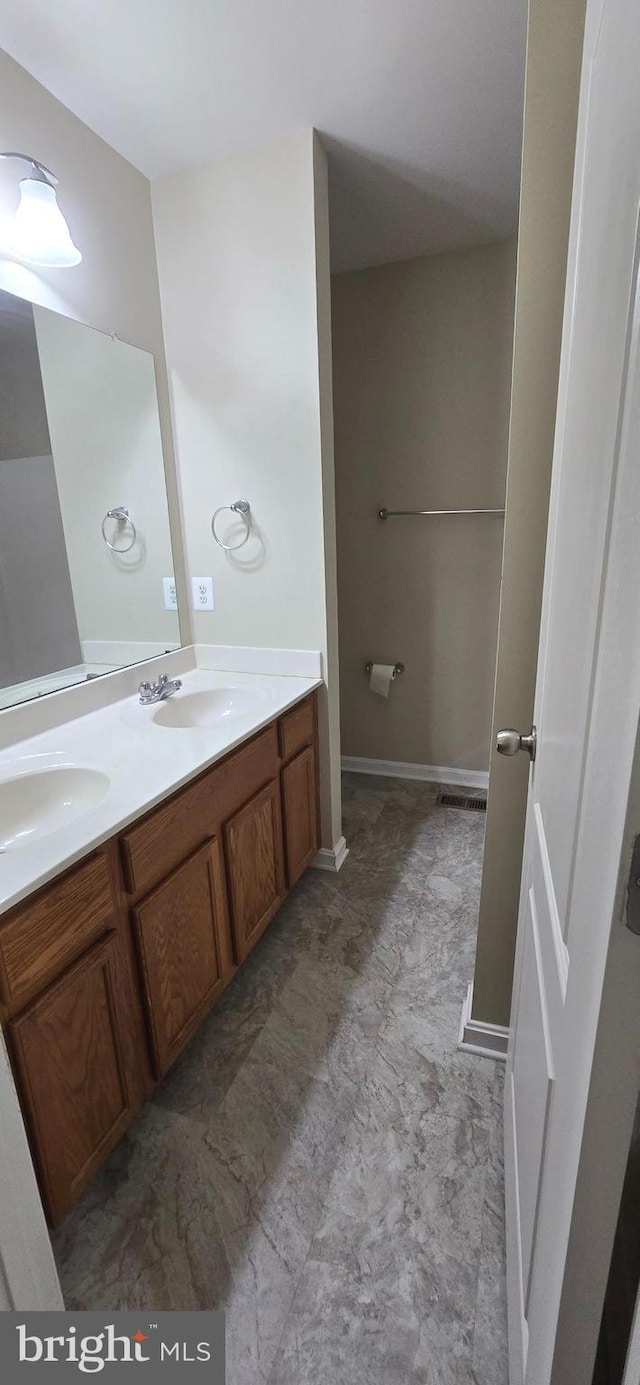 222 Dinwiddie Way, Kearneysville, WV 25430 - full bath with double vanity