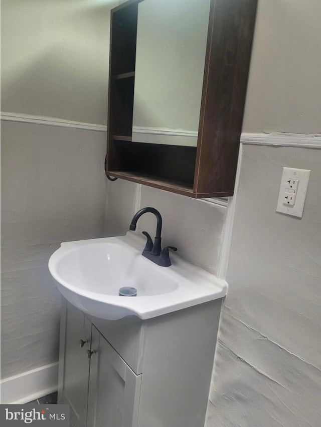 5514 Lansdowne Ave, Philadelphia, PA 19131 - bathroom with vanity