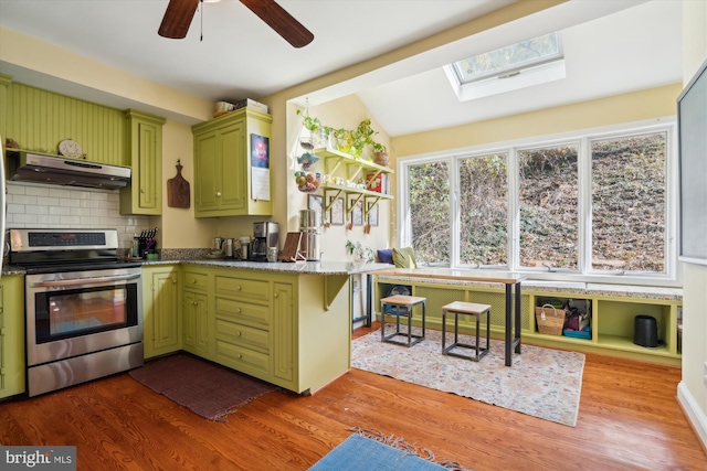 kitchen with light hardwood / wood-style flooring, stainless steel stove, exhaust hood, and green cabinetry