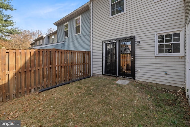 back of house featuring a yard