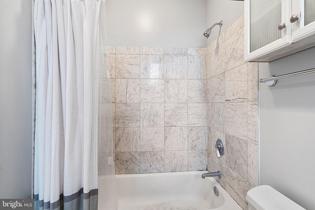 bathroom featuring toilet and shower / bath combo