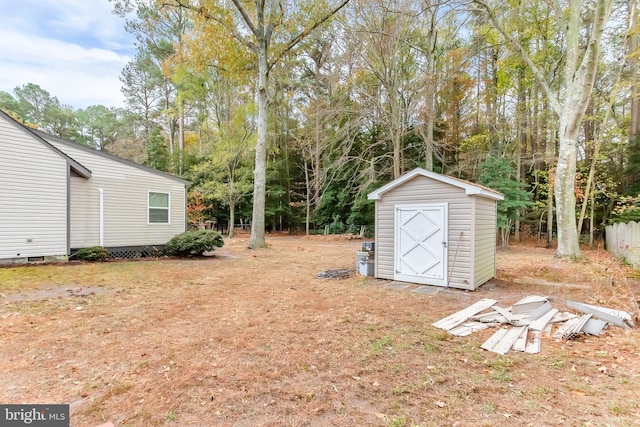 view of yard with a shed