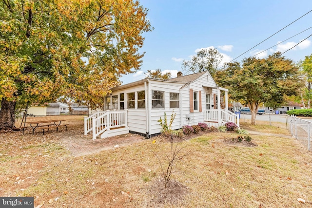 22 Fairmont Pl, Indian Head, MD 20640 - view of front facade featuring a chimney, a front yard, and fence