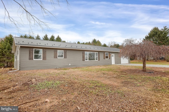 ranch-style home featuring a garage