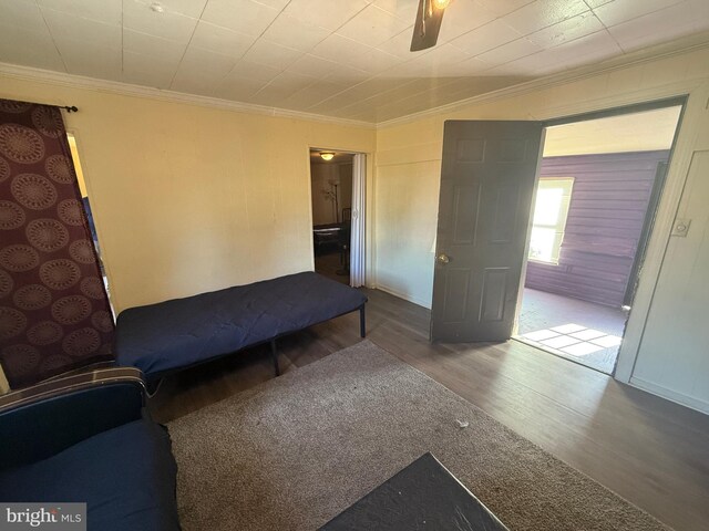 unfurnished room featuring ornamental molding, hardwood / wood-style floors, and ceiling fan