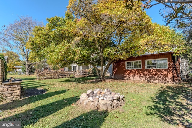 view of yard with a fire pit