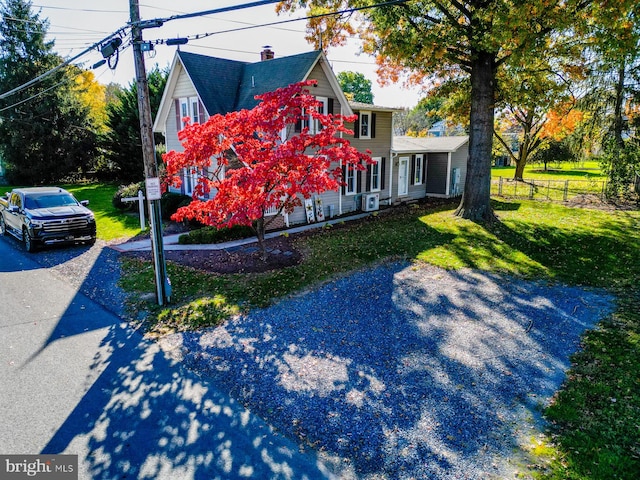 view of front of house with a front lawn