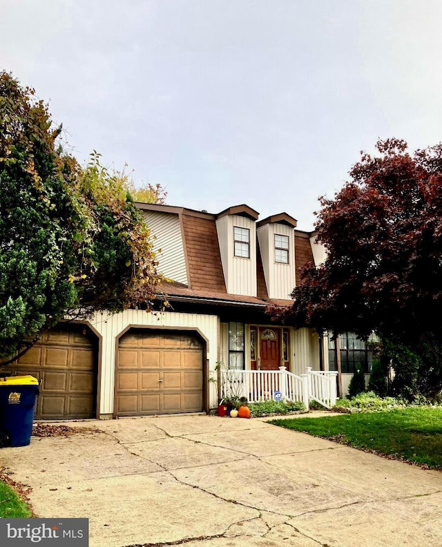 view of front of home with covered porch