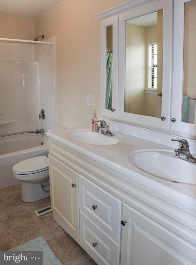 full bathroom featuring vanity, shower / tub combo with curtain, and toilet