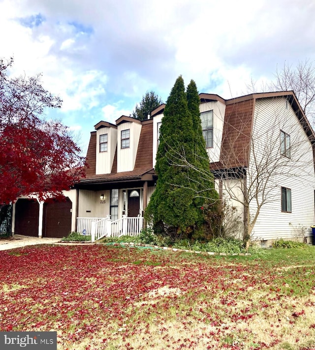 view of front facade with covered porch and a garage