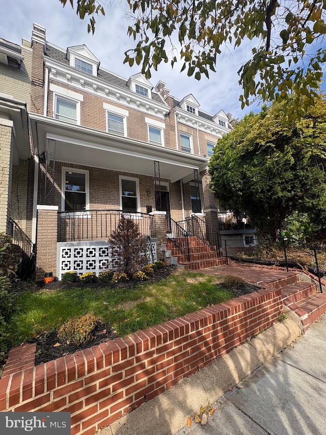 townhome / multi-family property featuring a porch