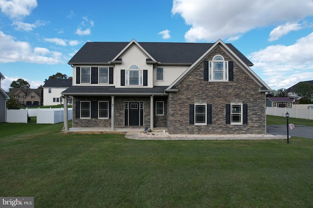 view of front of house featuring a front lawn