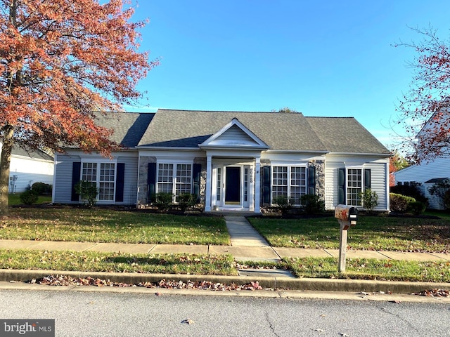 single story home with a front lawn