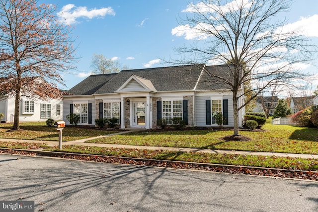 view of front facade with a front lawn