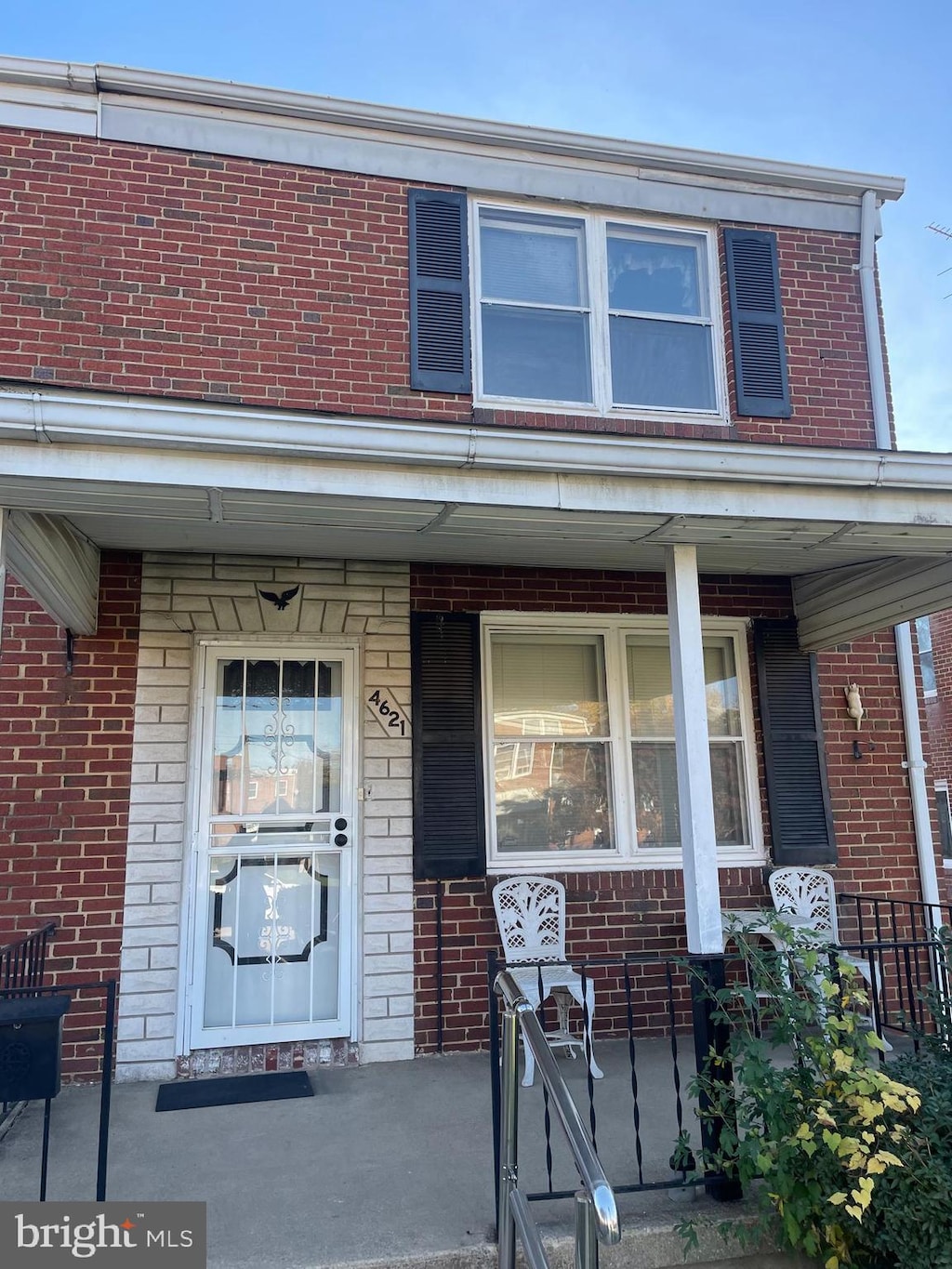 doorway to property featuring a porch