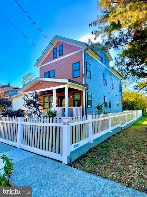 view of front of property with a porch