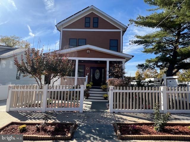 view of front of home featuring a porch