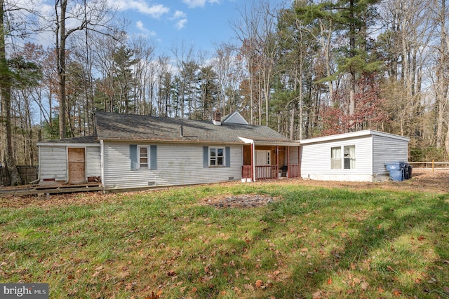 back of house featuring a yard