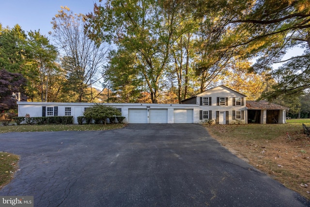 view of front facade featuring a garage