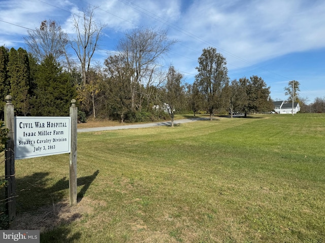 view of home's community featuring a yard