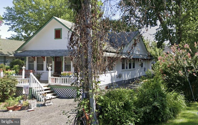 view of front facade with a porch