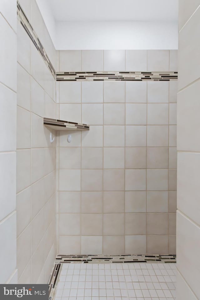 bathroom with a tile shower