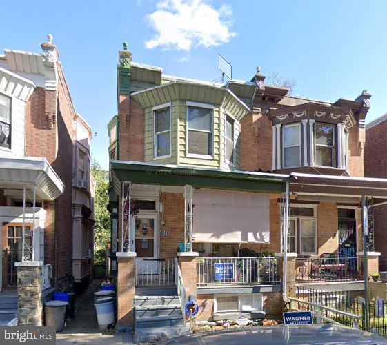 view of front facade with covered porch