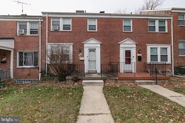 multi unit property featuring cooling unit and a front yard