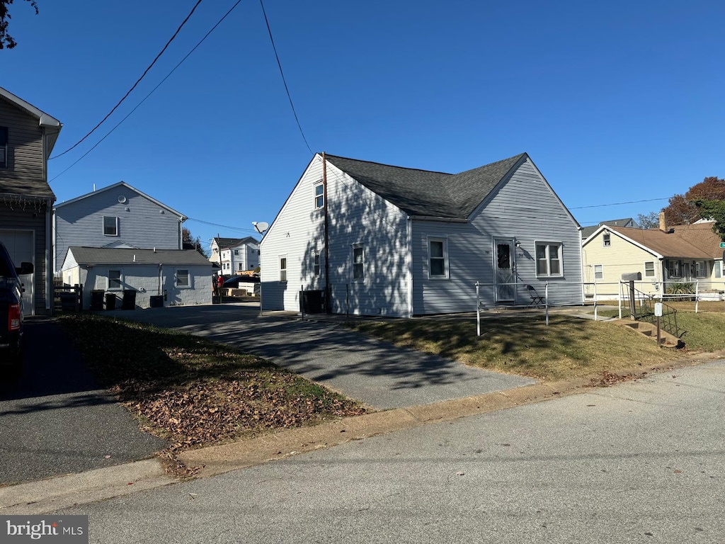 view of front of property