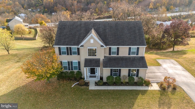 view of front of home featuring a front yard