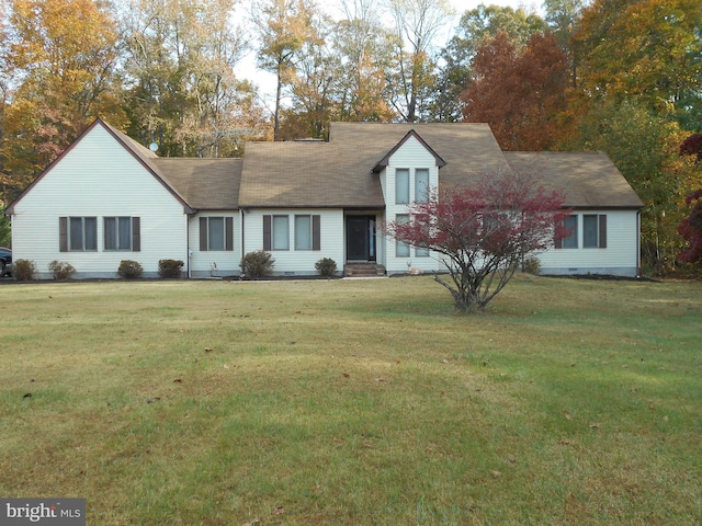 cape cod-style house featuring a front lawn