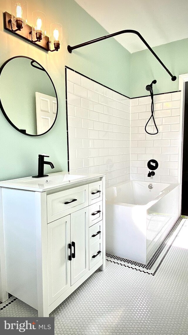 1523 Johnnys Way, West Chester, PA 19382 - full bath featuring vanity and  shower combination