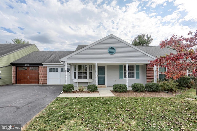 view of front facade featuring a garage and a front yard