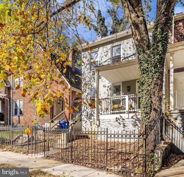 townhome / multi-family property featuring covered porch