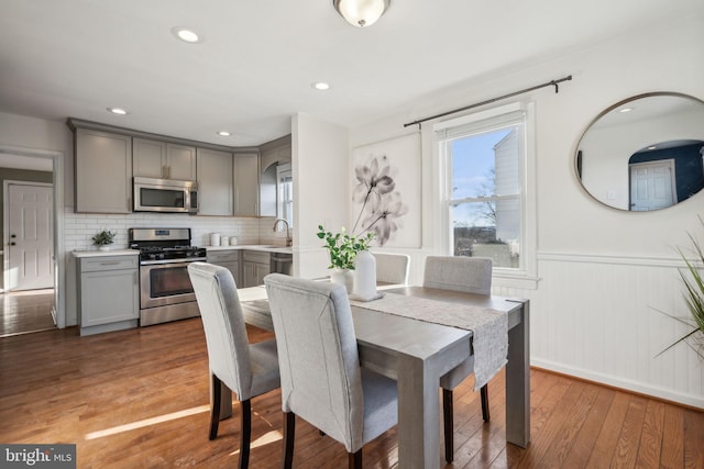 dining space featuring sink and dark hardwood / wood-style floors