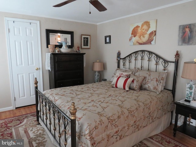 bedroom with ornamental molding, hardwood / wood-style floors, and ceiling fan