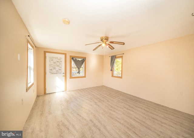 unfurnished room featuring light hardwood / wood-style flooring and ceiling fan