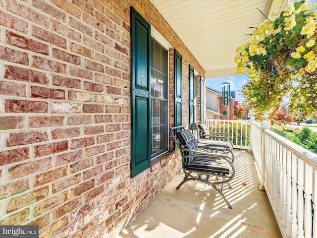 balcony featuring covered porch