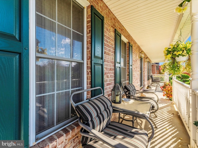 balcony featuring covered porch