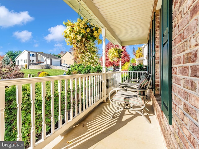 balcony featuring covered porch