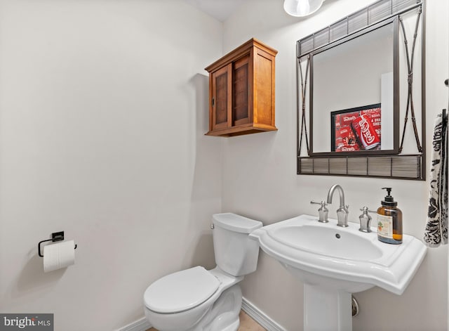 bathroom featuring toilet and sink