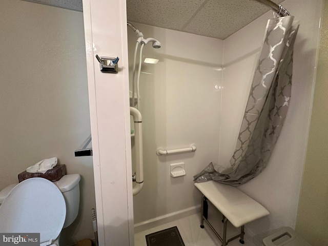 bathroom with curtained shower and toilet