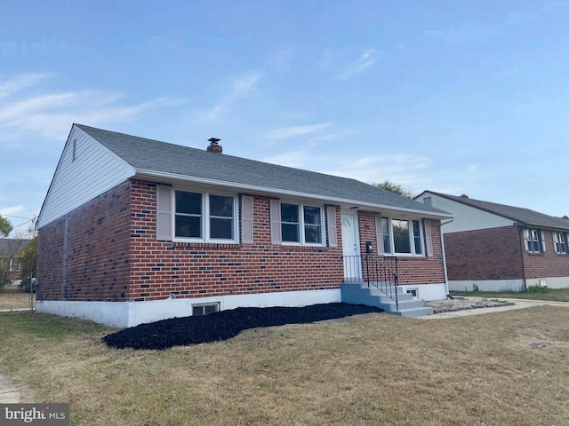 view of front of home featuring a front lawn