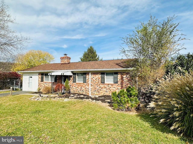 single story home featuring a front yard