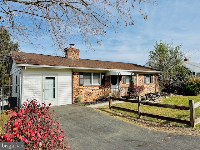 ranch-style home with a front lawn