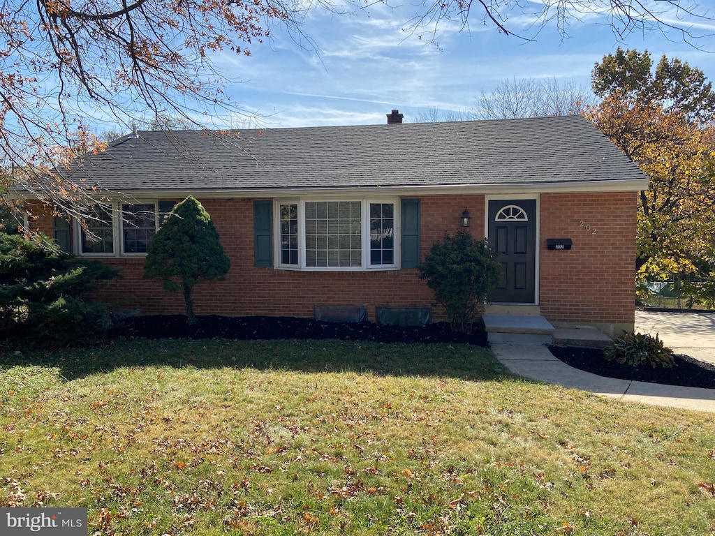 ranch-style home with a front lawn